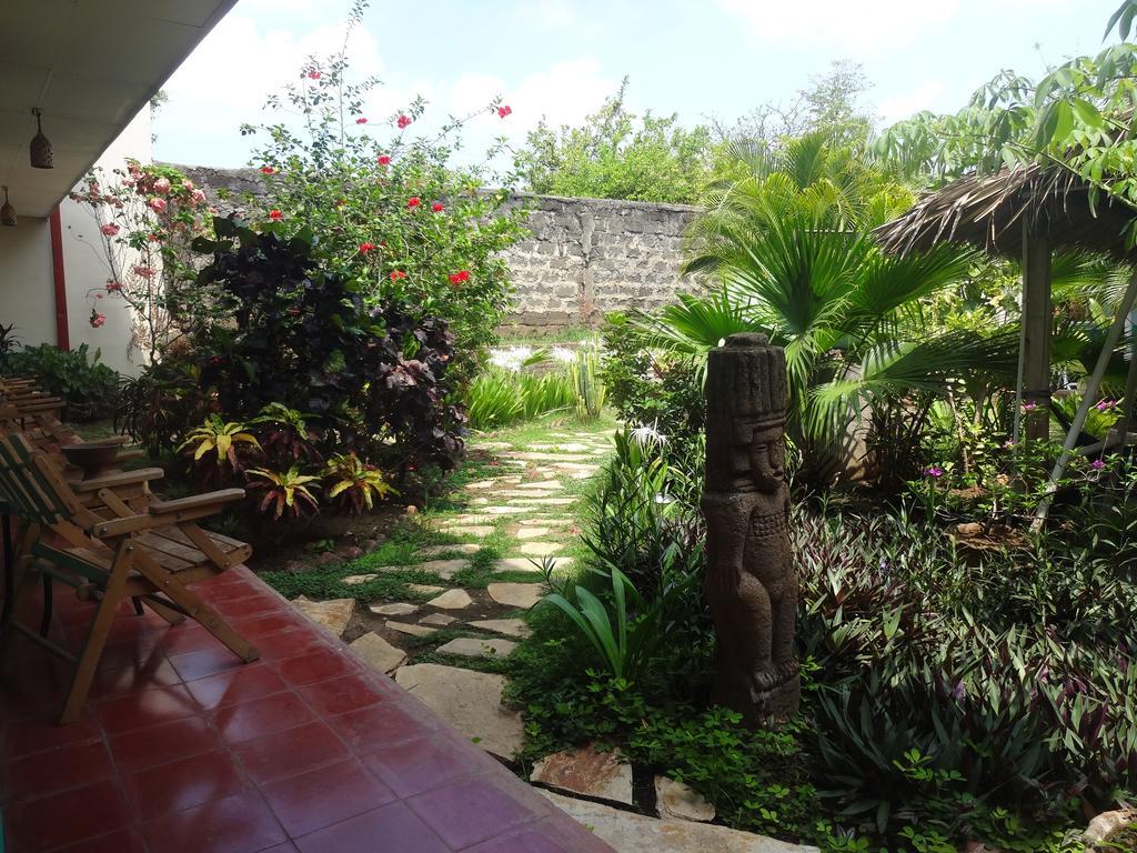 Hôtel Harvest House Nicaragua à León Extérieur photo