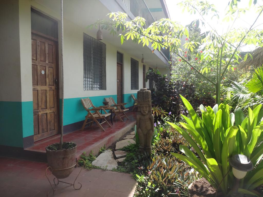 Hôtel Harvest House Nicaragua à León Extérieur photo