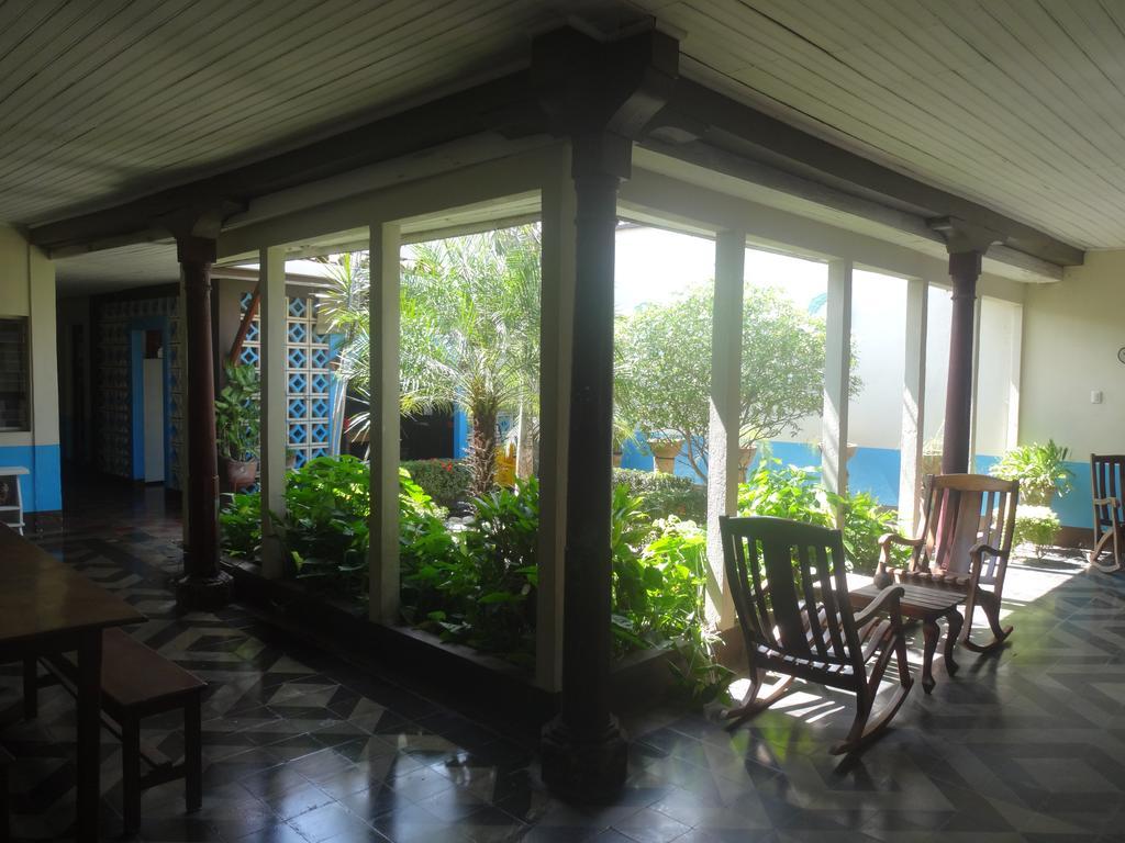 Hôtel Harvest House Nicaragua à León Extérieur photo