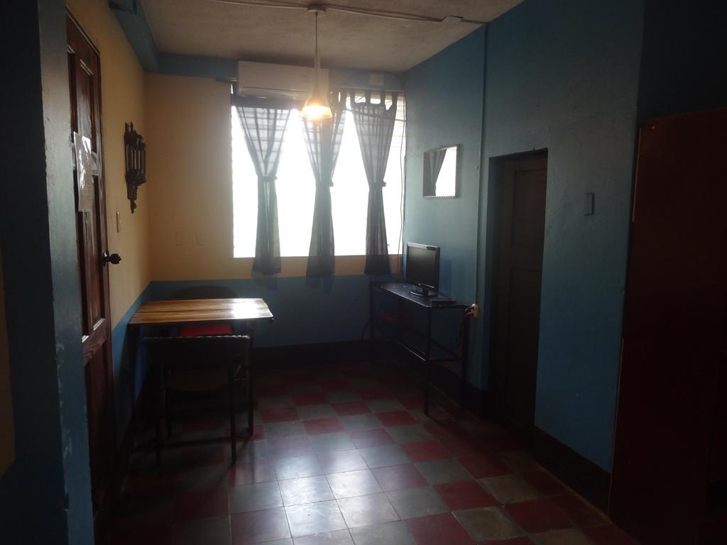 Hôtel Harvest House Nicaragua à León Extérieur photo